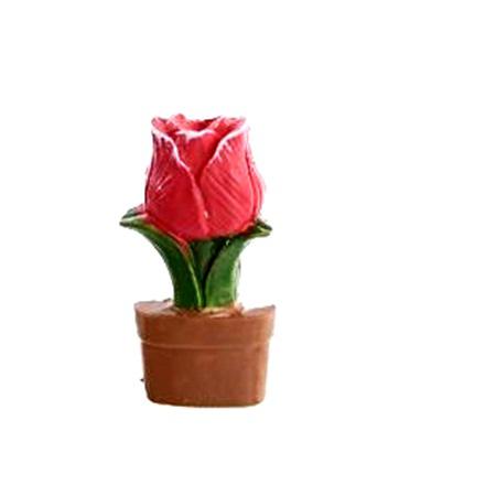 Piros virág cserépben, öntapis, polyresin. Mérete: 19x33x6 mm