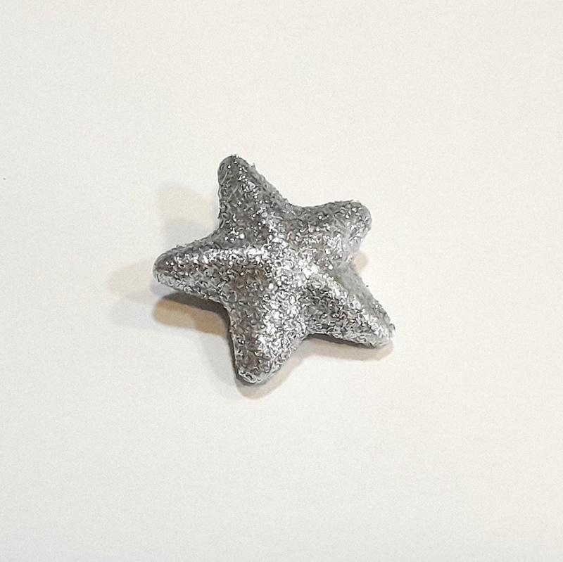 Polisztirol csillag, csillámos, ezüst. Mérete: 20 mm