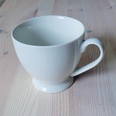 Porcelán csésze, átm.: 10,5 cm, magassága: 9,5 cm