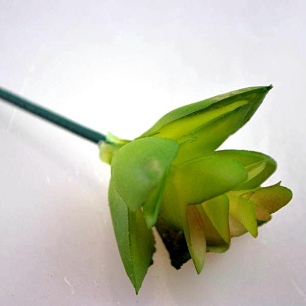 Pozsgás műnövény, fej mérete: 3x3 cm, teljes hossza:  8 cm
