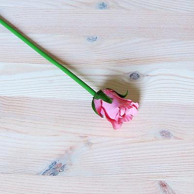 Rózsaszál, antik rózsaszín bimbó. Virág átmérője: 4 mm, magassága: 45 mm
