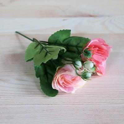 Rózsaszál két virággal, levéllel, rózsaszín. Rózsa mérete: 50x30 mm