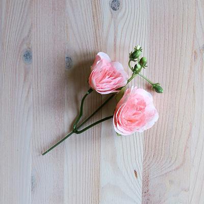 Rózsaszál két virággal,  rózsaszín. Rózsa mérete: 50x30 mm