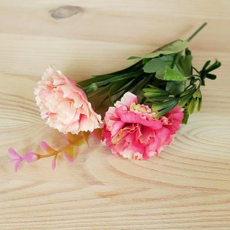 Szegfűcsokor, rózsaszín-barack. Virág mérete: 25x45 mm,