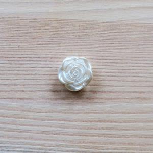 Akrilgyöngy, rózsa. Mérete: 19 mm