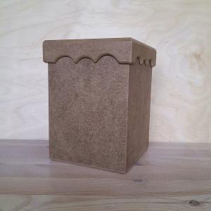Fedeles négyszögletes doboz, mérete: 13x13x18 cm