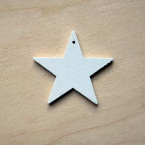 Fehér fa csillag, lyukkal. Mérete: 45 mm
