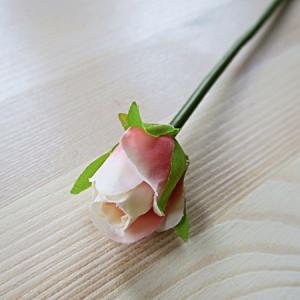 Szálas rózsabimbó, rózsaszín. Teljes hossza: 27 cm, virág mérete: 25x35 mm