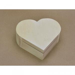 Szív alakú natúr fa doboz, mérete: 180x195x75 mm