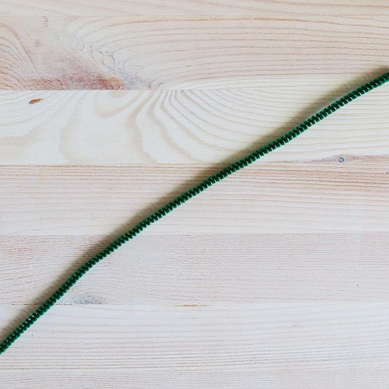 Zsenilia drót, fenyőzöld. Hossza: 30 cm
