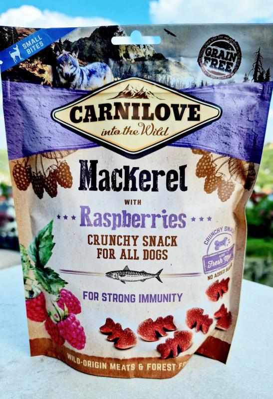 Carnilove Dog Crunchy Snack Makrela & Raspberry- Makrélahússal és Málnával 200g