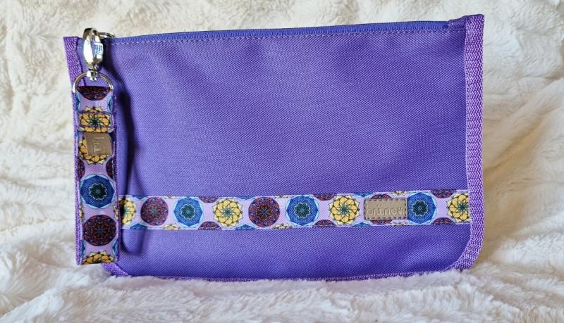 Mandala Lila kutyaútlevél tartó