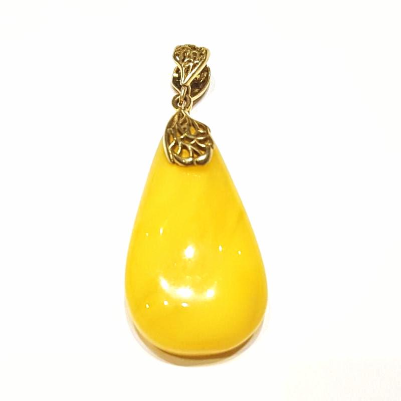 Borostyán medál sárga opak  aranyozott ezüst karikával 1361