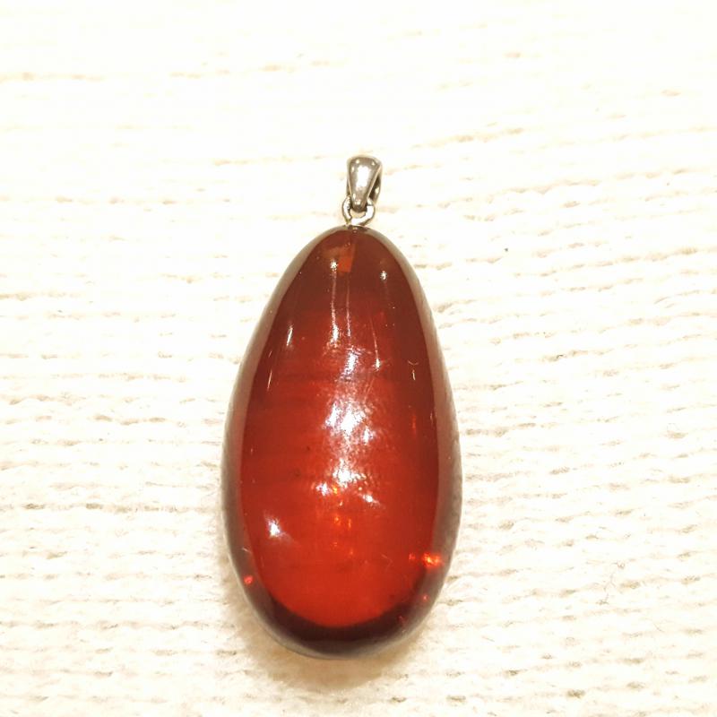 Borostyán medál sötét Jubilex 363