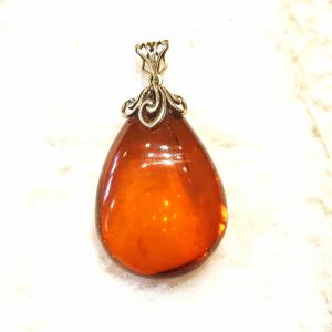 Borostyán aranyozott ezüst medál Jubilex    501