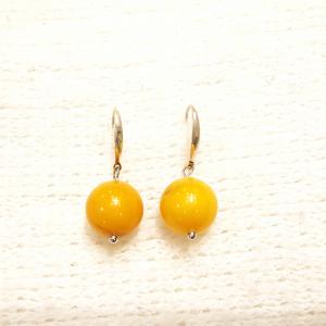 Borostyán  fülbevaló gömb ezüst akasztóval Jubilex 656