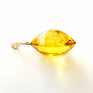 Borostyán  medál  hullámos egyedi Jubilex 414