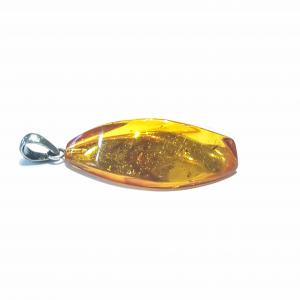 Borostyán medál hullámos pici szúnyoggal 318