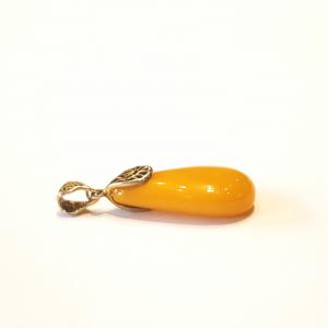 Borostyán medál sárga opak  aranyozott ezüst akasztóval 365