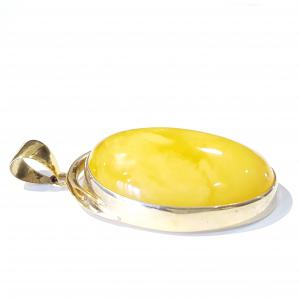 Borostyán medál sárga opak aranyozott ezüst foglalatban 429