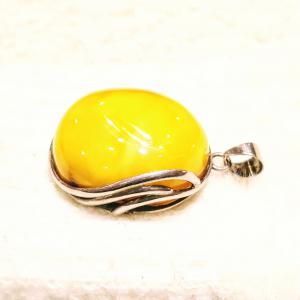 Borostyán medál sárga opak ezüst foglalatban 432