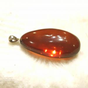 Borostyán medál sötét Jubilex 363