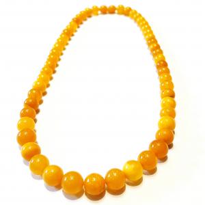 Borostyán nyakék gyöngysor sárga opak gömb alakú gyöngyökből 428