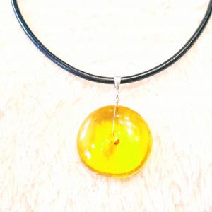 Borostyán medál bőr pánt nyakék Jubilex 378