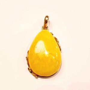 Borostyán medál sárga opak aranyozott ezüst foglalatban 437