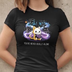 You're never really alone - Sosem vagy igazán egyedül mintás póló