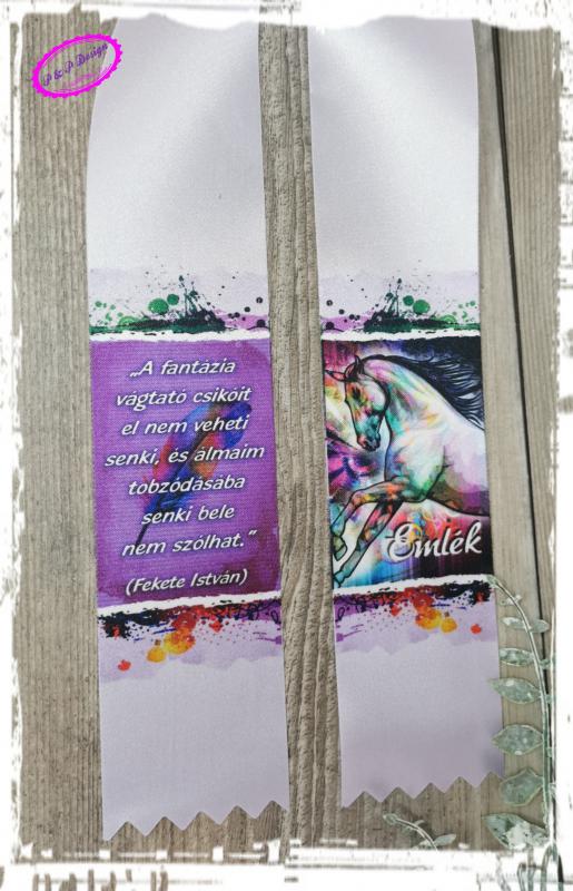 Ballagói szalag filmnyomott 6 cm széles - halvány lila alapon ló, Emlék felirattal, idézettel