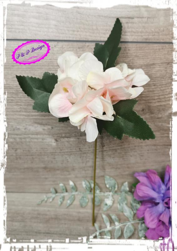Hortenzia szálas virágfej kb. 17 cm magas, kb. 7-8 cm fejméret - krém-rózsaszín