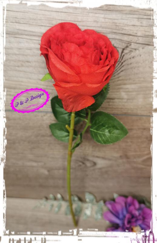Szálas rózsa virágfej kb. 6 cm fejátmérő, 29 cm magas - piros