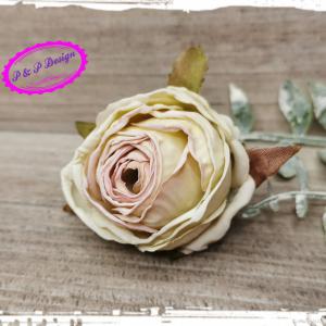 Gyűrt szirmú rózsa virágfej kb. 4 cm fejátmérő - világos zöld