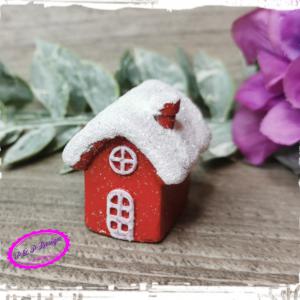 Mini havas tetejű házikó kb. 2,7*3 cm - piros