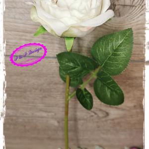 Szálas rózsa virágfej kb. 6 cm fejátmérő, 29 cm magas - tört fehér