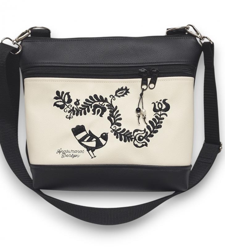 Bella crossbody oldaltáska 28x24cm - Hímzett Magyar népmesék fekete-világos bézs