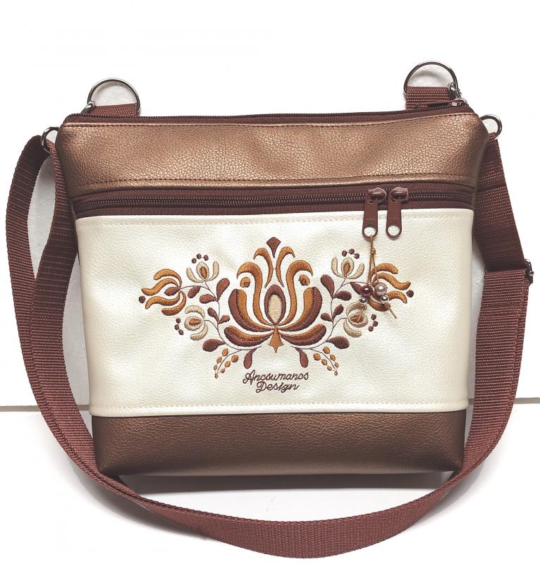 Bella crossbody oldaltáska 28x24cm - Hímzett Matyó mintás Hungarian Folkart28 Bronz-pezsgő