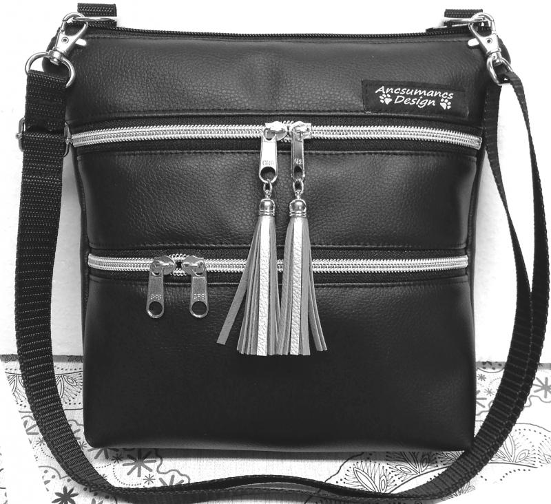 Elegáns ezüstcipzáras dupla zsebes talpas fekete textilbőr táska