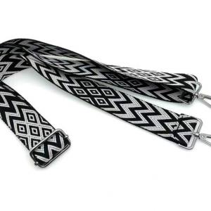 Állítható méretű designer táska vállpánt karabinerekkel 3,8cm fekete fehér chevron nikkel 020