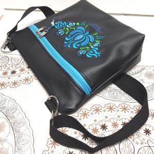 Bella crossbody oldaltáska 28x24cm - Hímzett Matyó mintás Hungarian Folkart28 fekete-türkiz