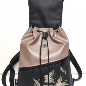 Fedélrészes zsinóros 3in1 hátizsák univerzális táska - Hímzett pillangók fekete-gyöngyházpúder