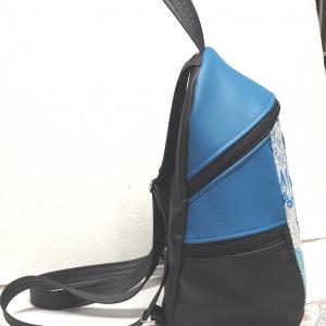 MAXIM BackPack L hátizsák - Egyedi mandalás kék fekete alapon textilbőr pántokkal 36x28x16