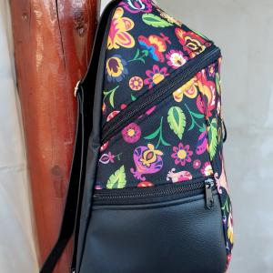MAXIM BackPack L hátizsák - Elegáns fekete folk virágokkal textilbőr pántokkal 35x28x16