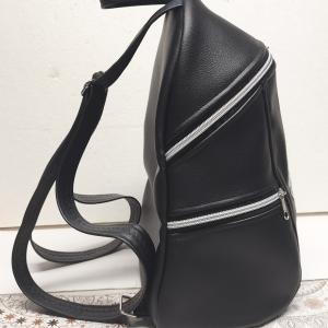 MAXIM BackPack L hátizsák - Elegáns fekete hímzett fehér mandalával textilbőr pántokkal 36x28x16