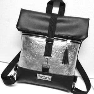 Roll Up Maxi dupla pántos hátizsák sok zsebbel - Elegáns fekete gyűrt mintás ezüsttel bojt dísszel
