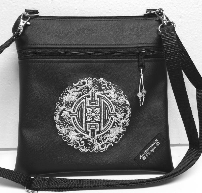 Hímzett kelta nap mandalás textilbőr táska övtáska 25x25 fekete-fehér