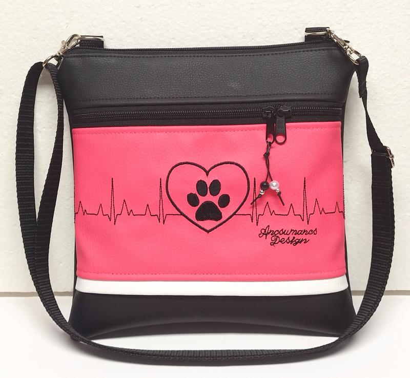 Hímzett textilbőr táska övtáska 25x25 EKG szív tappancs - pink-fekete