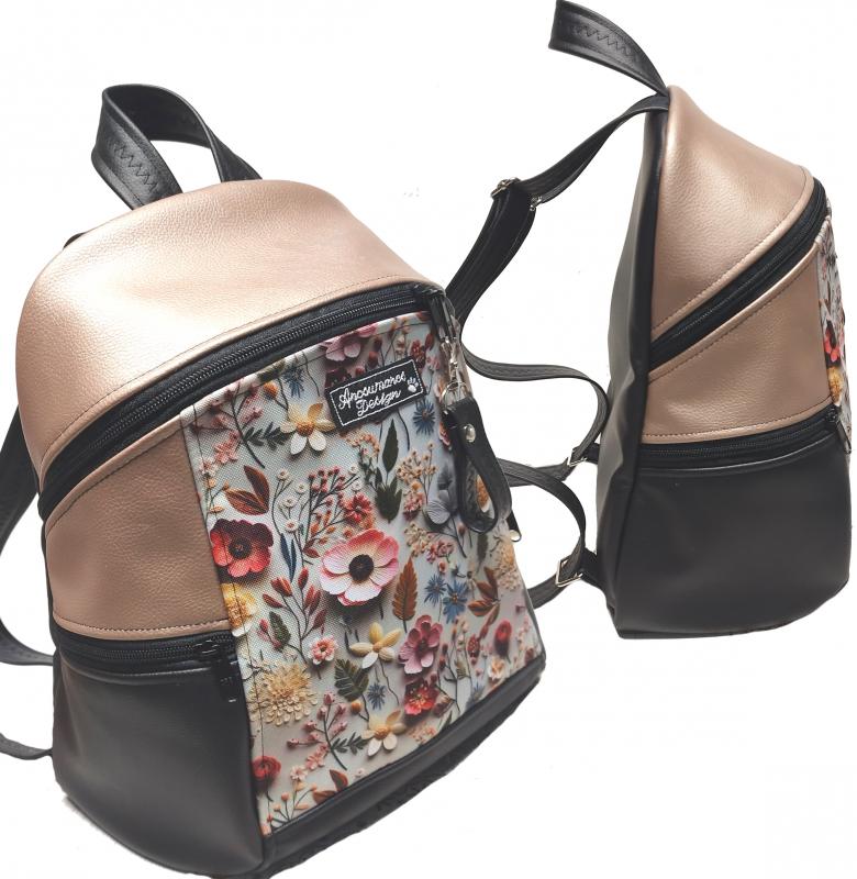 MAXIM BackPack L hátizsák - 3D hatású virágokkal púder és fekete alapon textilbőr pántokkal 36x28x16