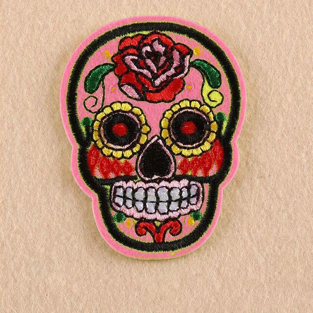 Mexikói koponya vasalható varrható hímzett felvarró folt 7x5,2cm rózsaszín